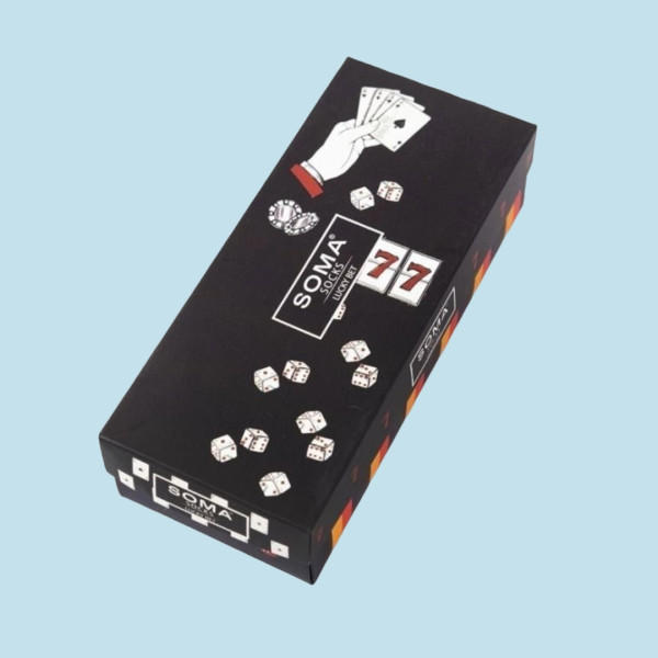 Soma Ανδρικές βαμβακερές Κάλτσες fashion με σχέδια τράπουλες ζάρια  Σετ 4 τεμ σε υπέροχο κουτί συσκευασίας Δώρου 