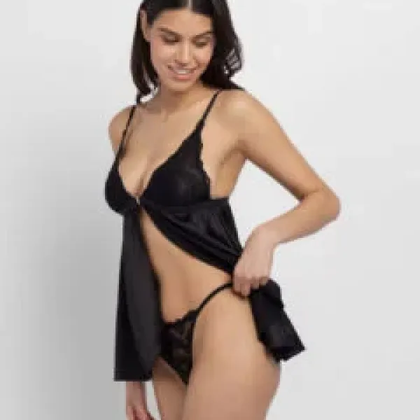 Dorina Γυναικείο Set sexy σατέν νυχτικό με ανοιγμα απο μπροστά & δώρο στρινγ μαύρο FXTB0002SW011-BK0001