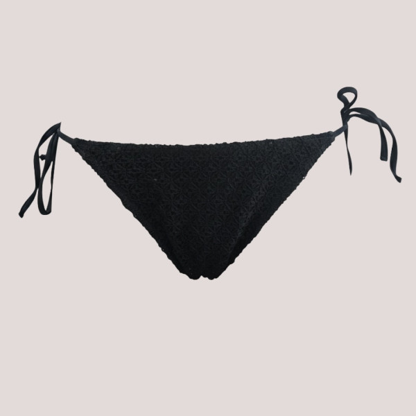 MYA swimwear Γυναικείο bikini set μαγιό δαντέλα τριγωνάκι & δετό σλιπ μαύρο με διακρητικές πούλιες MB3215 summer collection