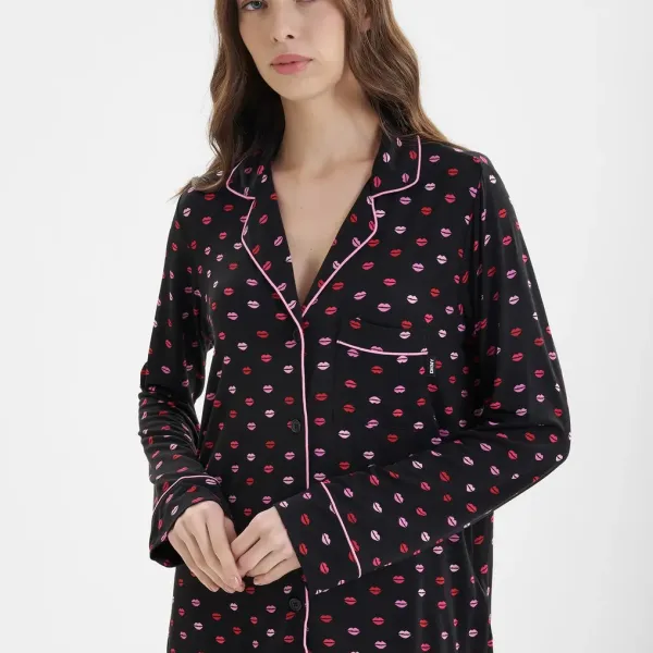 DKNY Γυναικείο set πιτζάμας viscose μαύρη με κόκκινα & ροζ χείλη πουκάμισο με κουμπιά &  παντελόνι ίσιο YI90084