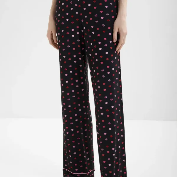 DKNY Γυναικείο set πιτζάμας viscose μαύρη με κόκκινα & ροζ χείλη πουκάμισο με κουμπιά &  παντελόνι ίσιο YI90084