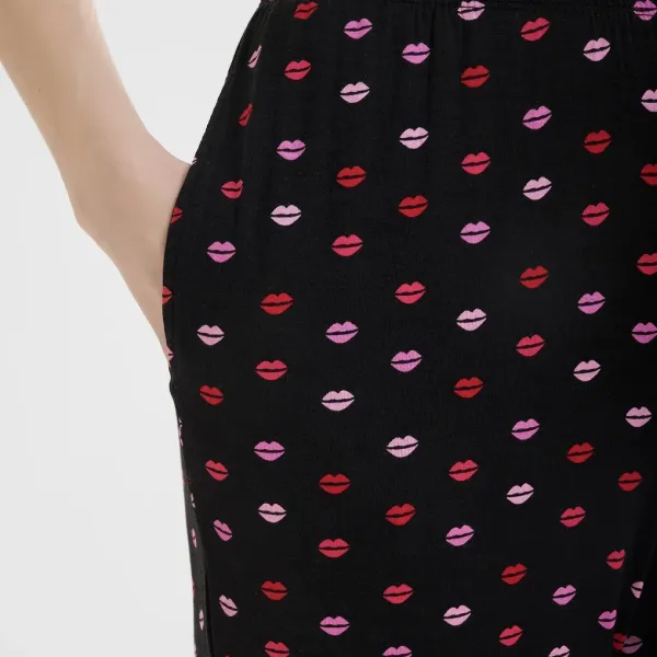 DKNY Γυναικείο set πιτζάμας viscose μαύρη με κόκκινα & ροζ χείλη πουκάμισο με κουμπιά &  παντελόνι ίσιο YI90084