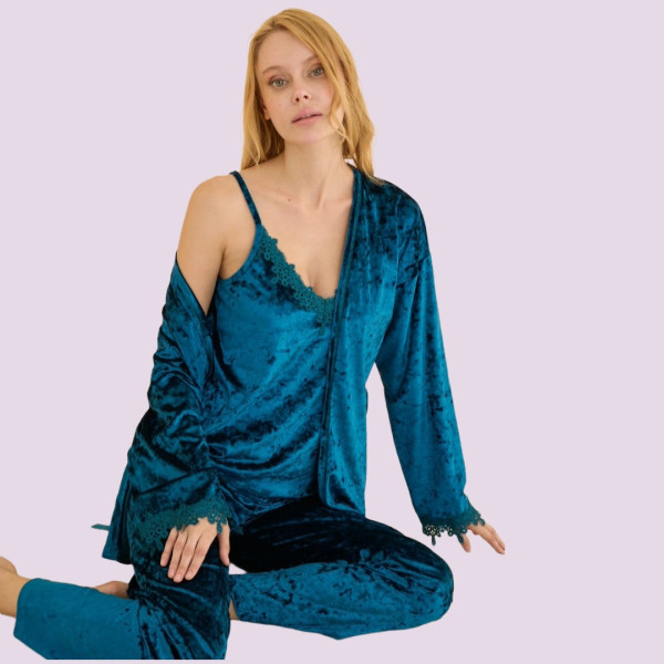 Mihra Γυναικεία Χειμερινή Βελούδινη Πιτζάμα Πετρολ ανοιχτό Σετ 3τεμ Τοπ με δαντέλα-Ρόμπα-Μακρύ Παντελόνι 13860