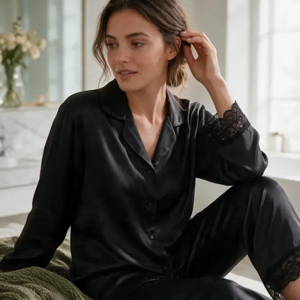 Γυναικεία Lingerie σατέν μαύρη πιτζάμα με σατέν κουμπιά & δαντέλα πολυτελείας στο τελείωμα & ίσιο παντελόνι DM7066 BLACK