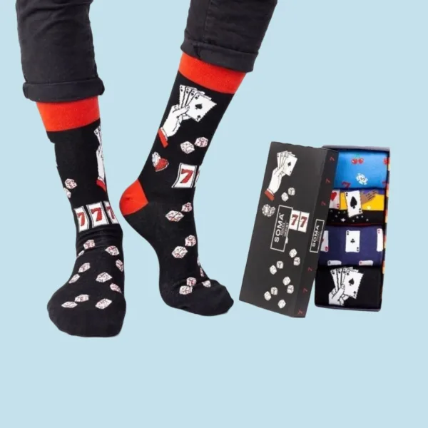 Soma Ανδρικές βαμβακερές Κάλτσες fashion με σχέδια τράπουλες ζάρια  Σετ 4 τεμ σε υπέροχο κουτί συσκευασίας Δώρου 