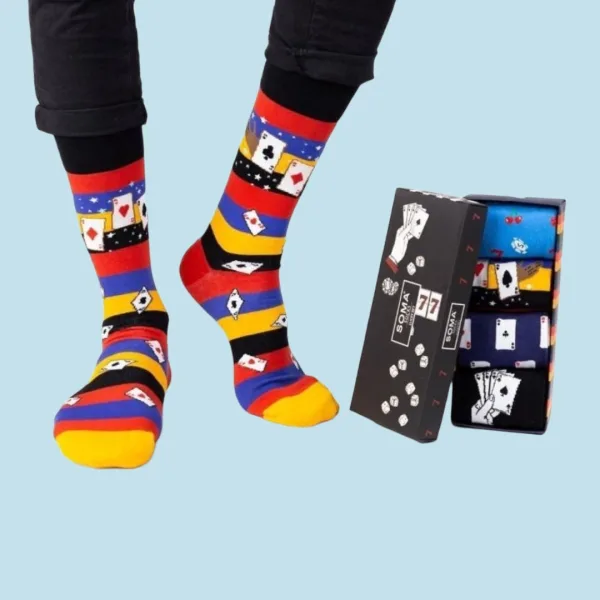Soma Ανδρικές βαμβακερές Κάλτσες fashion με σχέδια τράπουλες ζάρια  Σετ 4 τεμ σε υπέροχο κουτί συσκευασίας Δώρου 