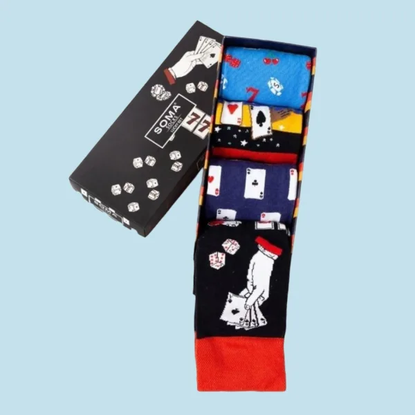 Soma Ανδρικές βαμβακερές Κάλτσες fashion με σχέδια τράπουλες ζάρια  Σετ 4 τεμ σε υπέροχο κουτί συσκευασίας Δώρου 