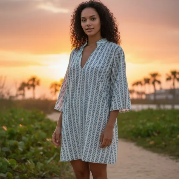 Γυναικείο βαμβακερό καφτάνι πουκαμίσα μέχρι το γόνατο λευκό με σχέδιο πετρόλ ψαροκόκαλο 24-109 Petrol