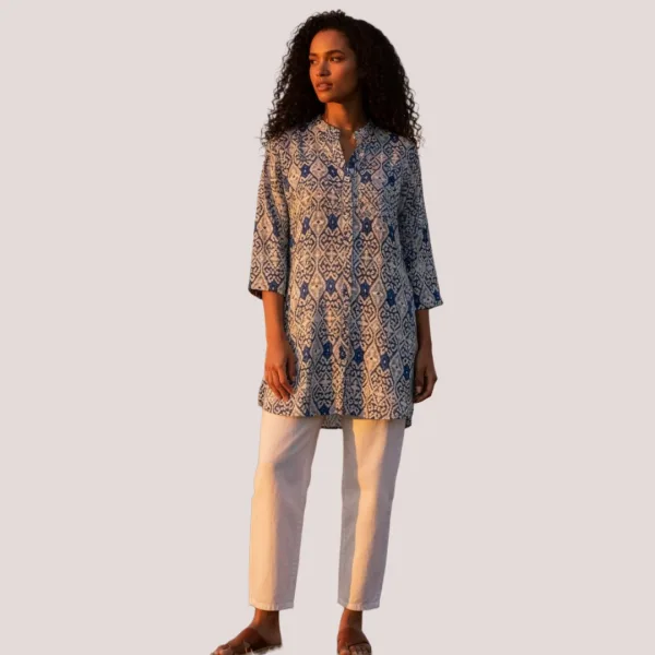 Γυναικείο καφτάνι 100% Viscose πουκαμίσα μέχρι το γόνατο με υπέροχο σχέδιο block print & έντονα χρώματα στις αποχρώσεις  του μαύρο μπλέ SP262952D3