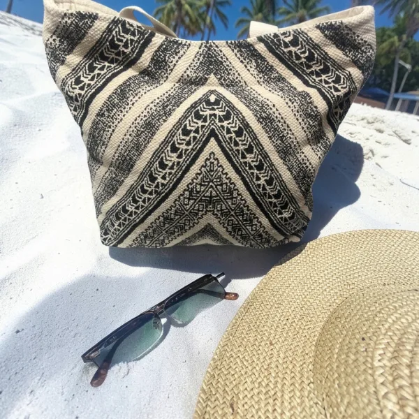  Γυναικεία τσάντα θαλάσσης Μεγάλη  Μπέζ με μαύρο  με σχέδια και φερμουάρ  BK-252 Black