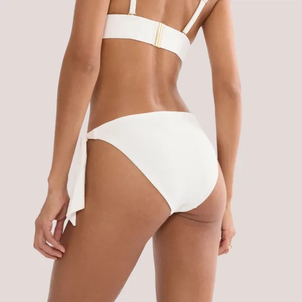 Triumph Γυναικείο μαγιό δετό σλιπ με ρυθμιζόμενα πλαινά λευκό ανάγλυφο Summer Dune TAI 10226481.3799/1K