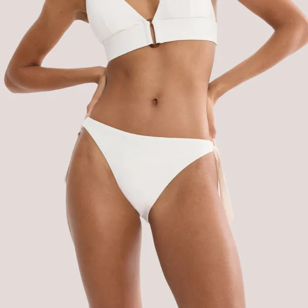 Triumph Γυναικείο μαγιό δετό σλιπ με ρυθμιζόμενα πλαινά λευκό ανάγλυφο Summer Dune TAI 10226481.3799/1K