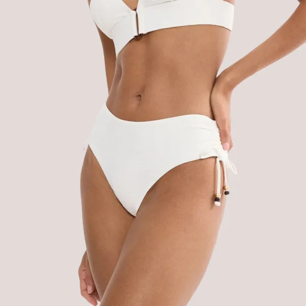 Triumph Γυναικείο μαγιό ψηλόμεσο σλιπ με ρυθμιζόμενα πλαινά λευκό ανάγλυφο Summer Dune Midi 10226535.3799/1K