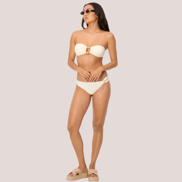 Ysabel Mora Γυναικείο Set bikini bandeau Μαγιό με αποσπώμενες τιράντες & σλιπ με ιδιαίτερο κόψιμο στο πλάϊ Ivory Ιβουάρ 83470 Marfil