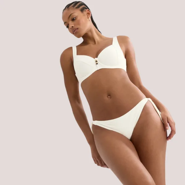 Triumph Γυναικείο μαγιό τοπ σουτιέν  με ρυθμιζόμενες τιράντες λευκό ανάγλυφο Summer Dune W 01 10226487.3799/1K