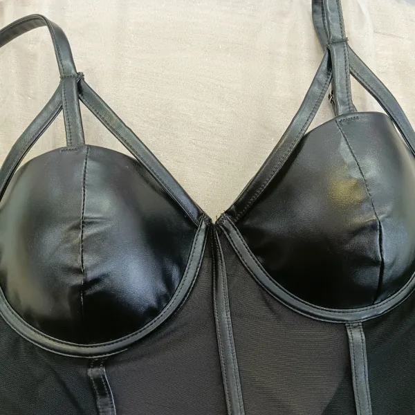 Γυναικείο Sexy Διάφανο Μαύρο Κορμάκι Δερματίνη με Μπανέλα και Λουράκια Ρυθμιζόμενο 1118 Γυναικείο Sexy Διάφανο Μαύρο Κορμάκι Δερματίνη με Μπανέλα και Λουράκια Ρυθμιζόμενο 1118