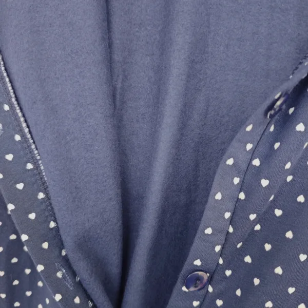 Γυναικείο Χειμερινό κλασικό βαμβακερό fleece νυχτικό με κουμπιά Μπλέ με καρδούλες και διακριτική διακοσμητική τσεπούλα 7198