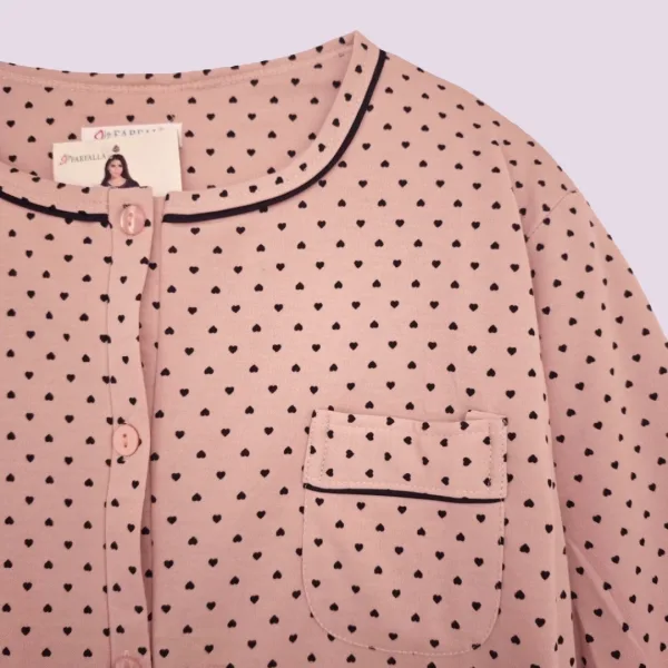 Γυναικείο Χειμερινό κλασικό βαμβακερό fleece νυχτικό με κουμπιά Ροζ με καρδούλες και διακριτική διακοσμητική τσεπούλα 7198