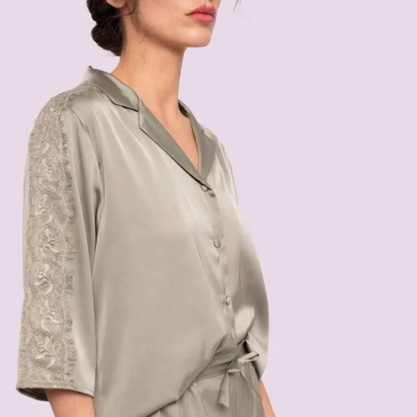 Muydemi Hello Dreamers Γυναικεία σατέν πυτζάμα χακί με κουμπιά & δαντέλα στα μανίκια 210048