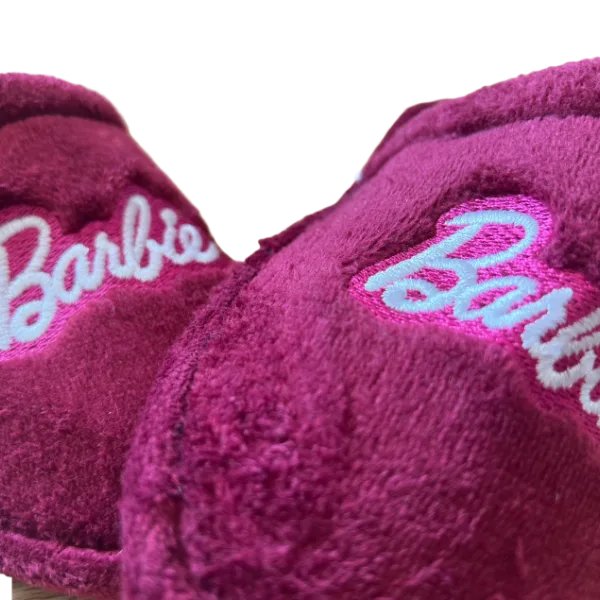 Γυναικείες εφηβικές Παντόφλες Barbie με αντιολισθητικό πάτο ανοιχτές μαλακές μπορντώ με κέντημα logo Barbie bordeaux