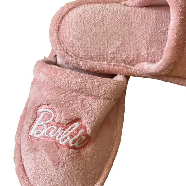 Γυναικείες εφηβικές Παντόφλες Barbie με αντιολισθητικό πάτο ανοιχτές μαλακές ροζ με κέντημα logo Barbie pink